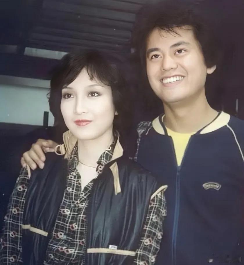 陈百祥与黄杏秀近50年的神仙爱情，藏着一个让人心疼的真相！外界一直以为他们是主动