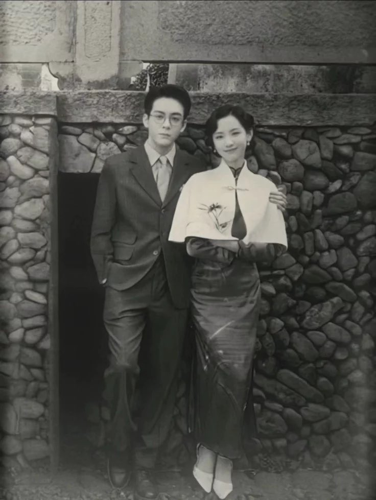对比之下，陈都灵还是和气质硬朗一些的男演员适配度高。可是剧里，很多男演员比她还阴