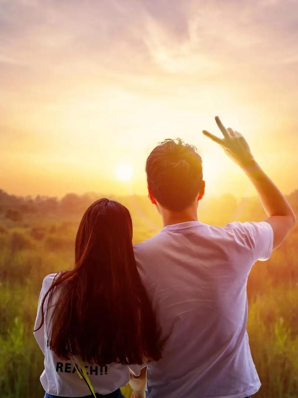 什么是爱情，看完瞬间破防了，

有没有一种爱，让你上一秒想把他推出门外，下一秒又