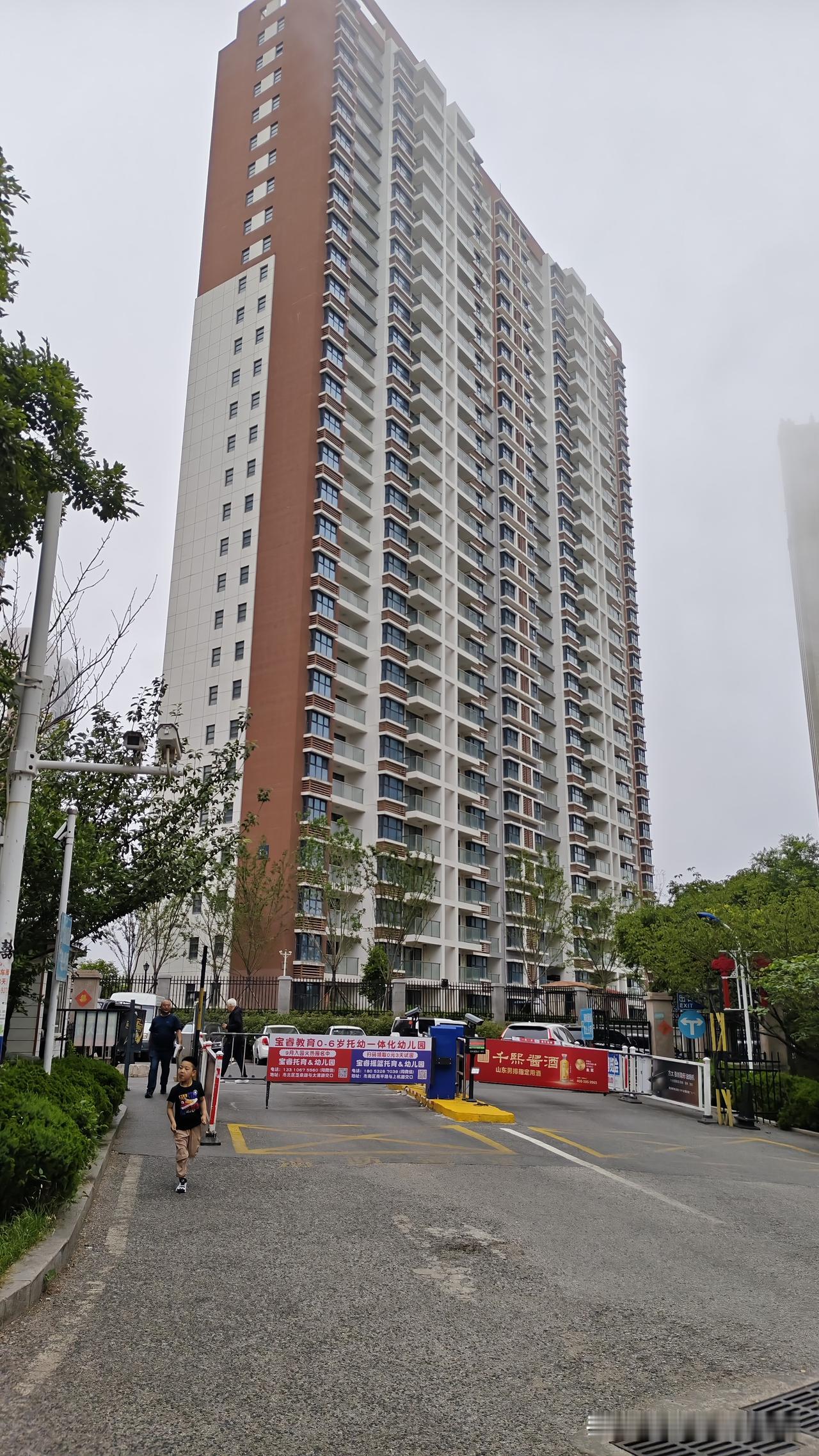 前两天天气预报反复提醒，青岛3到4号迎来大到暴雨，吓得我收好晾晒衣物、随身揣着雨