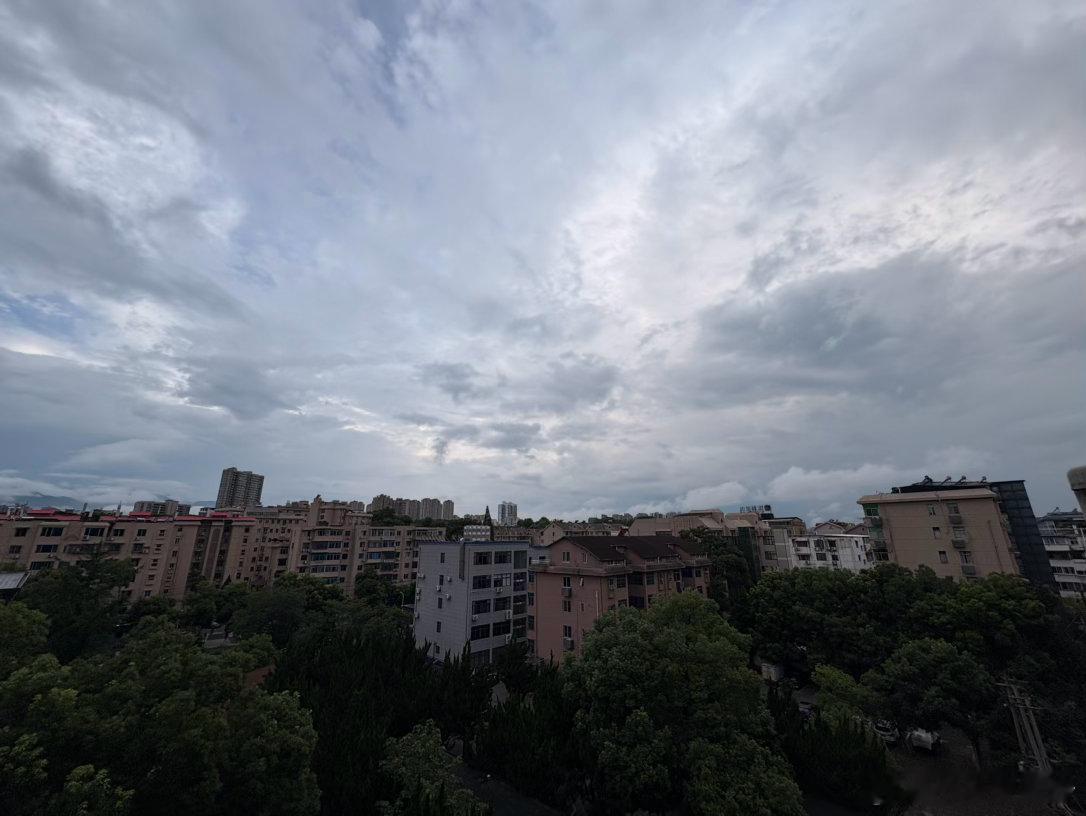 周日，咖啡热美式 喝了，早上好 阴天☁️生活手记 昨天大哥的比赛，总体是满意的，