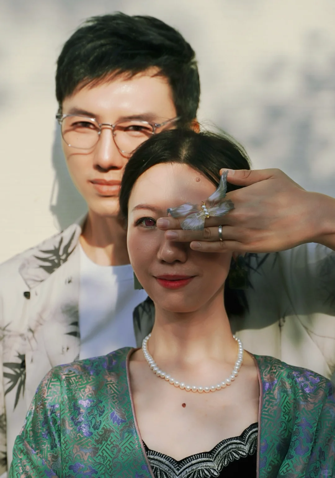 发朋友圈，二选一哪个好？