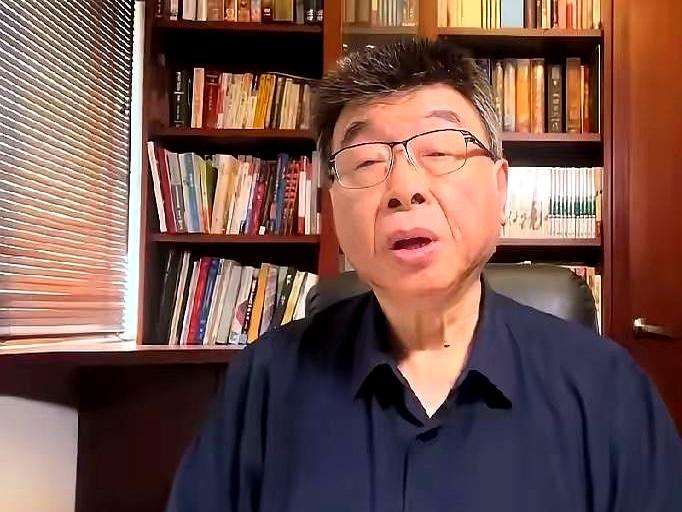 能让一向嘴硬的邱毅公开低头认错，这得是多大的一记“回旋镖”扎在了自己身上？
以前