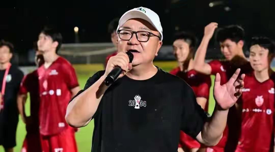 一群平均年龄8岁的中国孩子，在西班牙把梅西刚收购的球队梯队给赢了。

9月13日