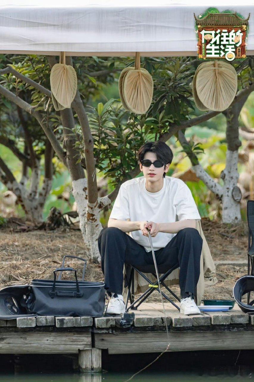 救命！谁能想到190cm的清冷帅哥竟然有扁头小烦恼，看他羡慕彭彭圆脑袋的样子也太