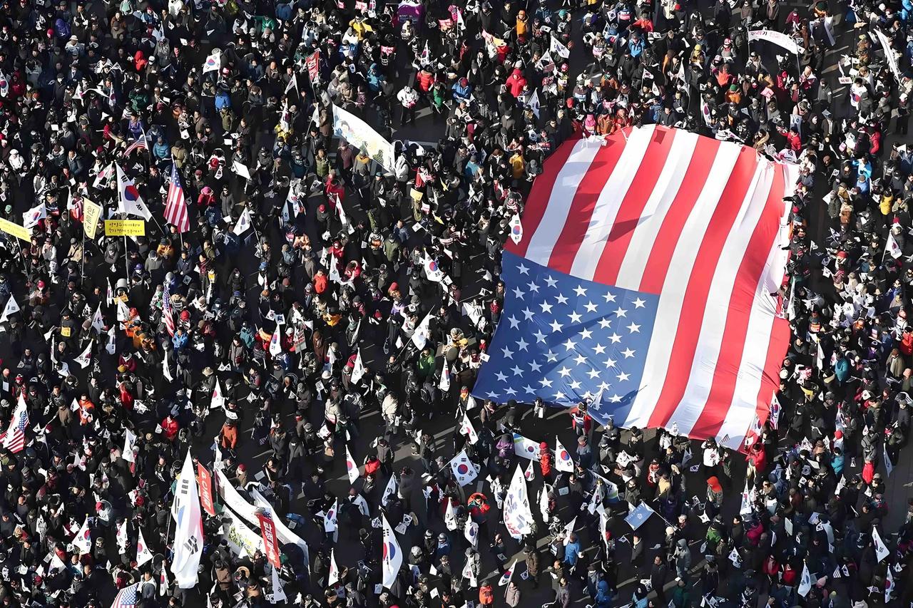 【罕见！700万人上街反特朗普】

当地时间10月18日，全美50个州爆发270