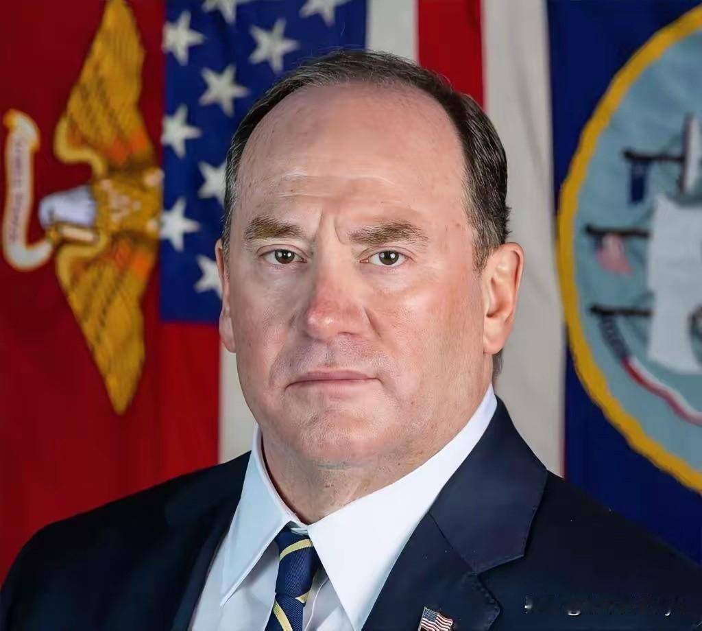 美国海军部长费伦辞职
 
4月22日，五角大楼发布:美国海军部长费伦辞。
该项辞