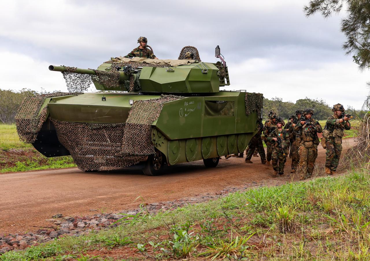 有时候假的确实比真的好。财大气粗的美国人，在军演上也会使用一些比较粗陋的假冒品。