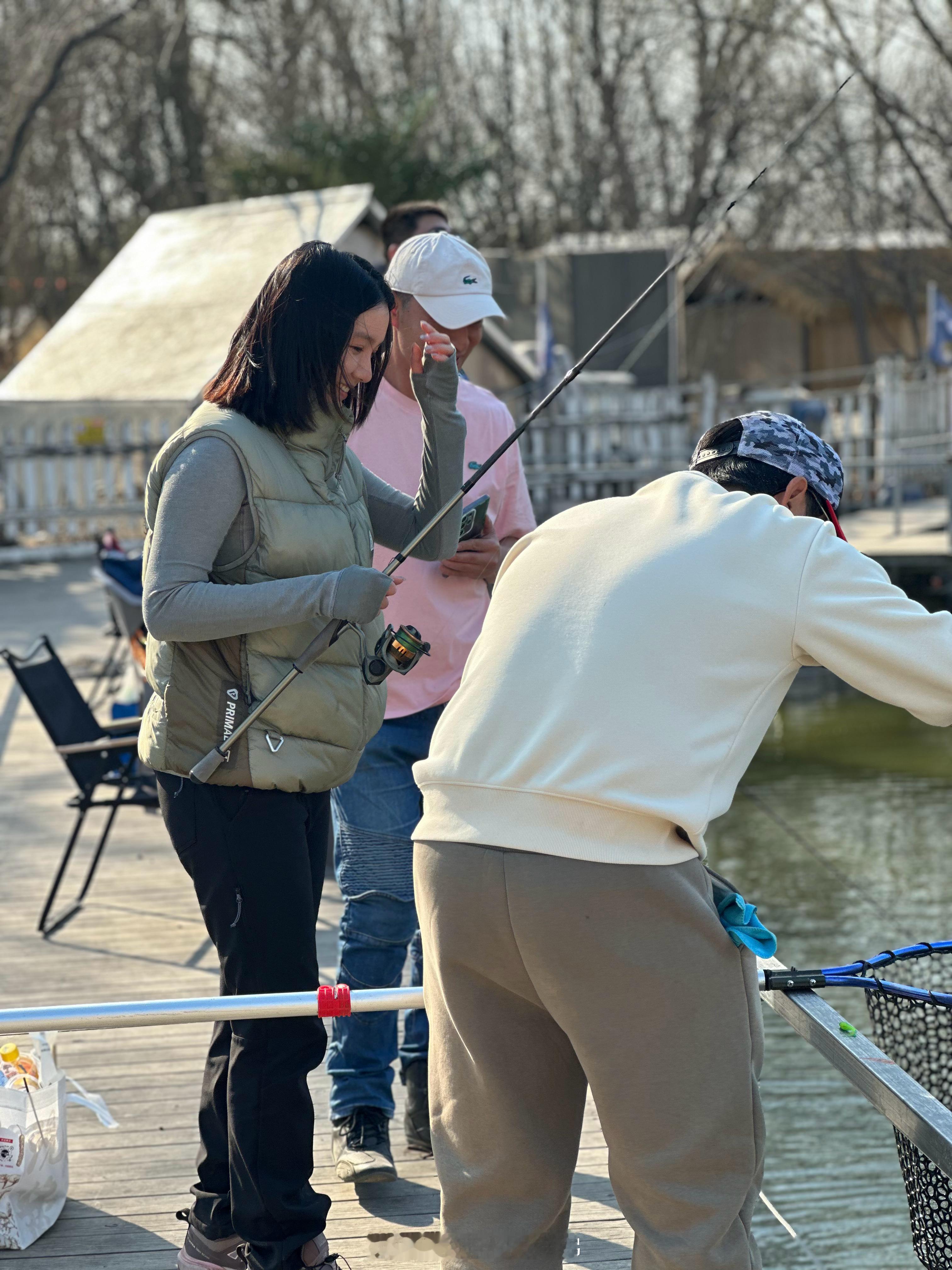 🎣 🍺 🍖 👭 