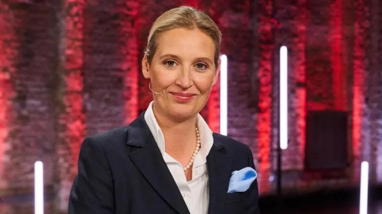 德国极右翼政党“德国另类选择党”（AfD）联合主席爱丽丝·魏德尔6月30日接受路