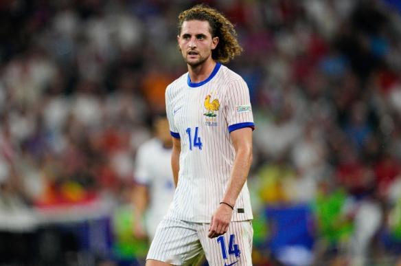 皇马和马竞曾考虑过引进拉比奥特，但最终都排除了这一可能性。目前自由球员拉比奥特尚