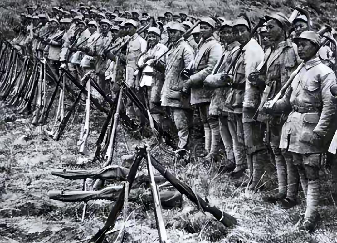 1935年，国军士兵崔日发被红军俘虏，17年后他的名字传遍了全世界。

那年直罗