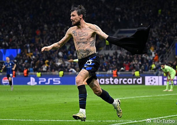 再吹一个阿切尔比国米vs巴萨国际米兰热点现场 力挽狂澜之人🖤💙 ​​​