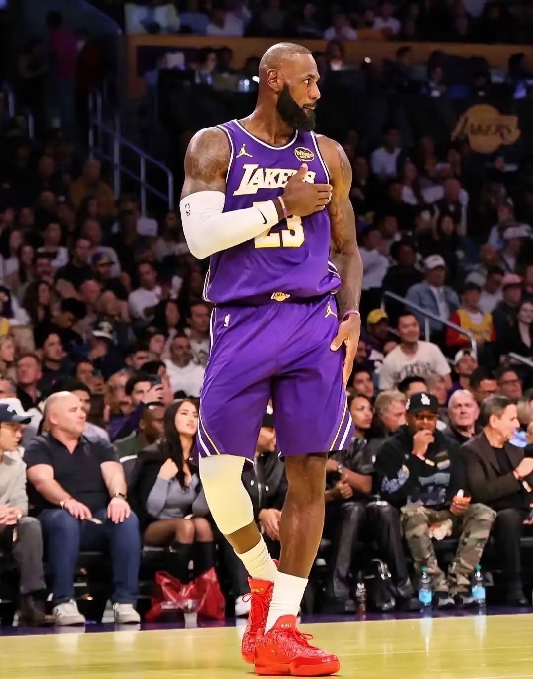 可笑的是，他们说詹姆斯没得分能力
未满19岁球员单场得分榜：
1、詹姆斯 37分