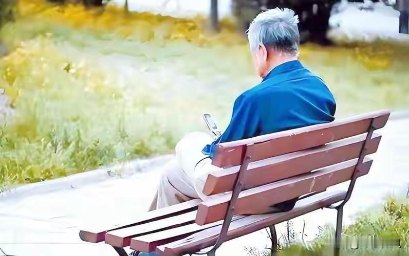 养老金若停止上调：冲击最大不是退休老人，而是2亿灵活就业者？
很多人第一眼看到这
