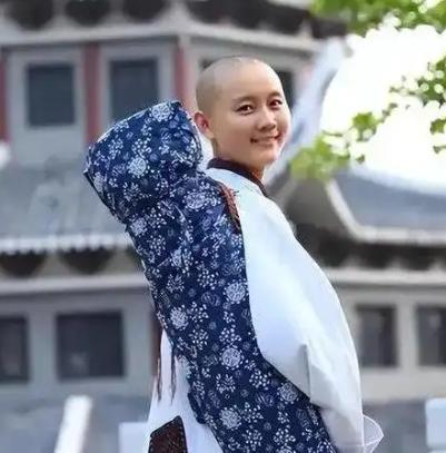 2008年，山东大学一个女孩，在睡梦中梦见佛祖慈祥的对她说：“你是我座下的童子，