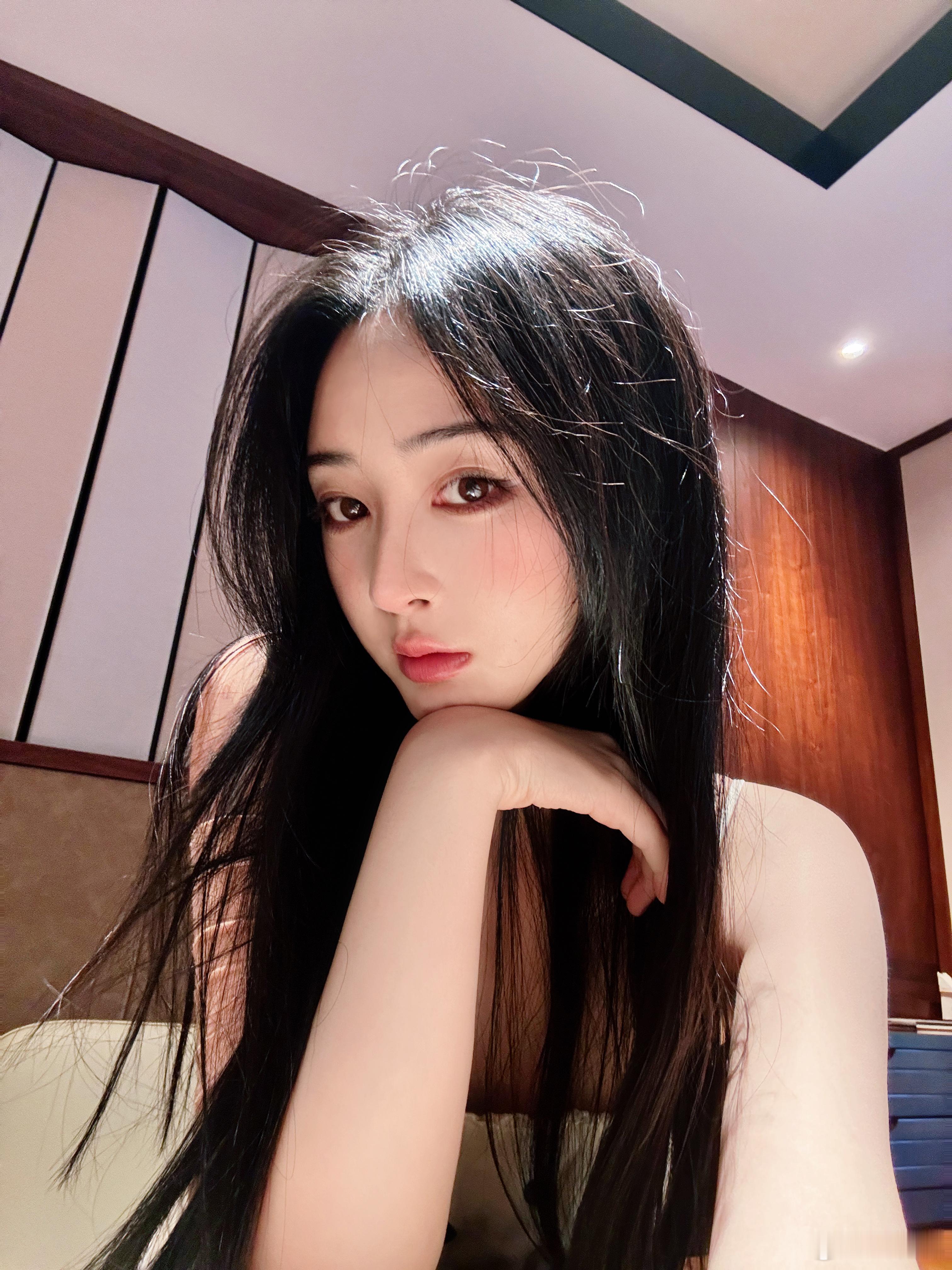 杭州太热了 这几天下下雨反而很开心🥳 🌧️ ​​​