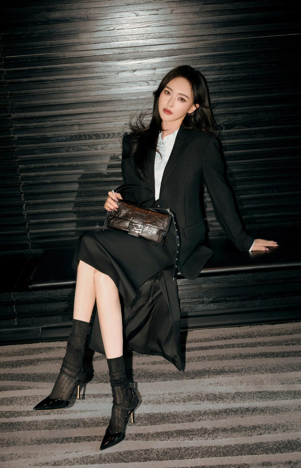 今日份FENDI女郎唐嫣 
发型：方可✌️ ​