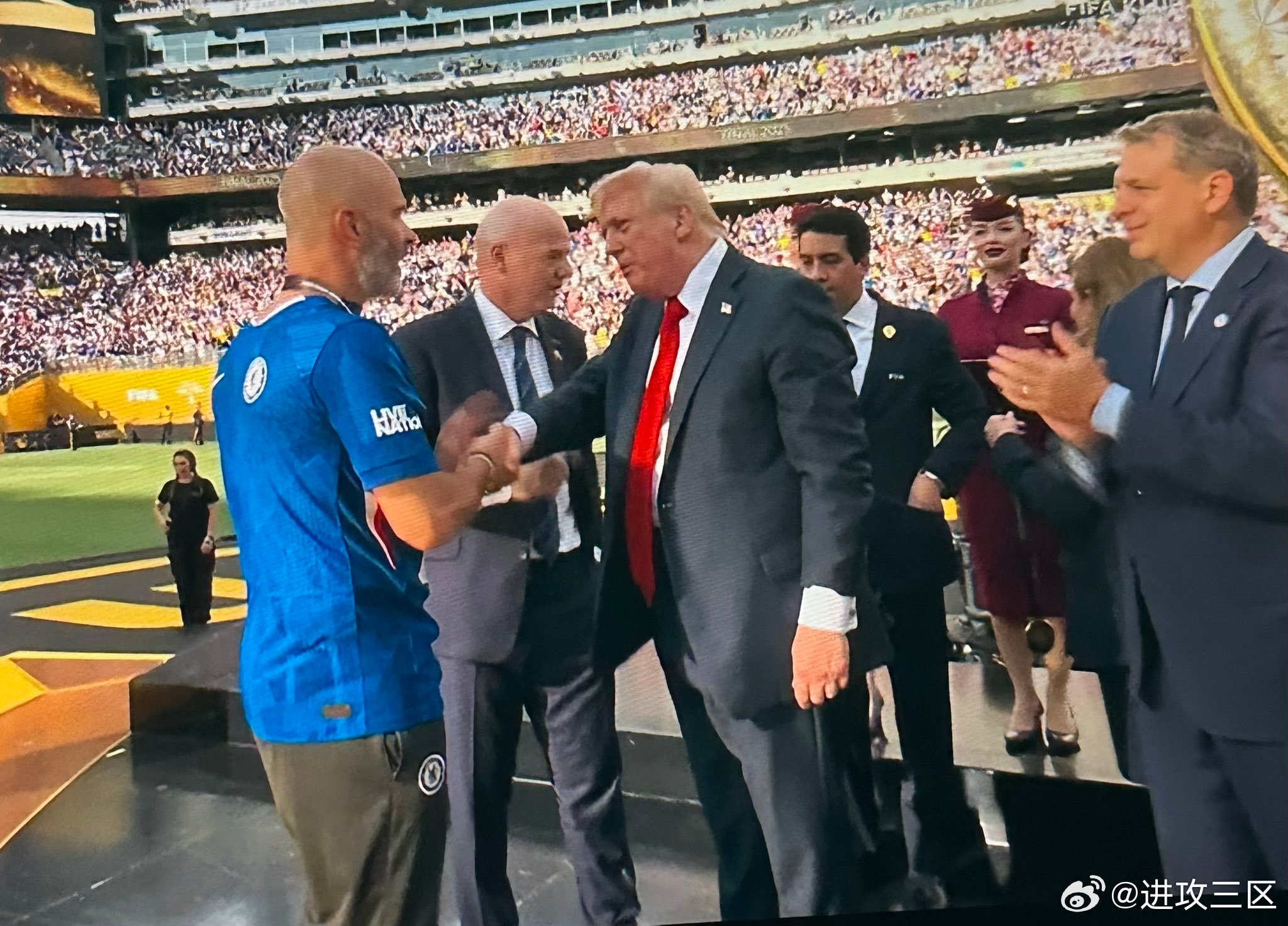 Donald: Your English is BEAUTIFUL! ​​​