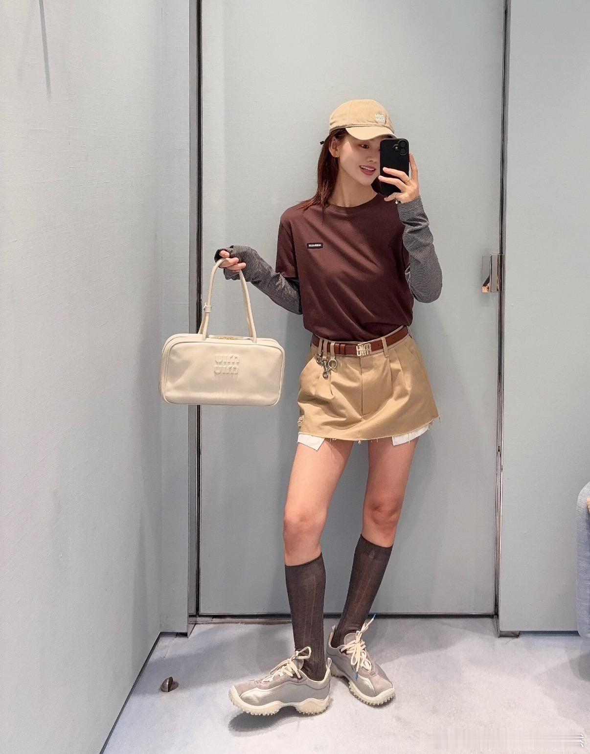 miumiu休闲鞋来袭……     26秋冬必入缪缪休闲鞋｜做旧麂皮拼接，低调的