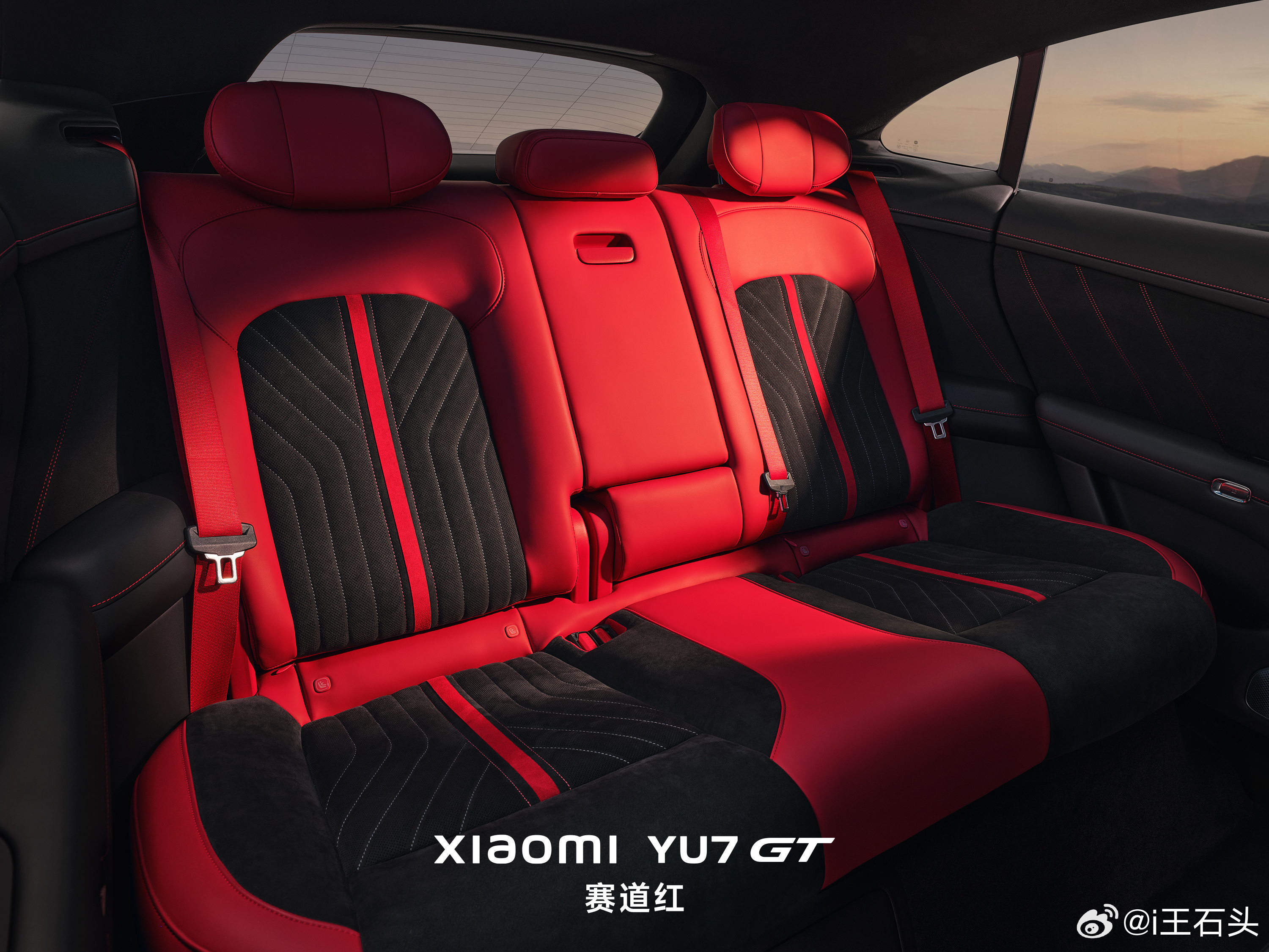 小米YU7 GT内饰图来了，赛道红。红黑撞色，这真GT！ 