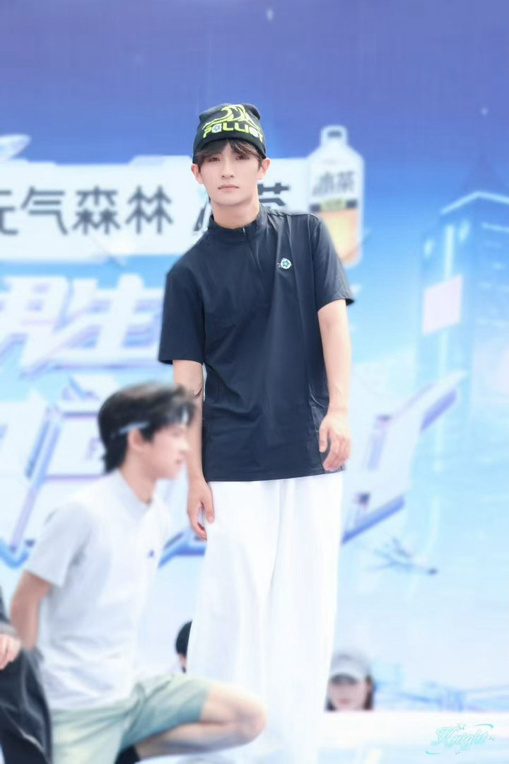 未出道男团上男生女生向前冲未出道男团上安徽卫视综艺了当养成系组合遇上国民闯关综艺