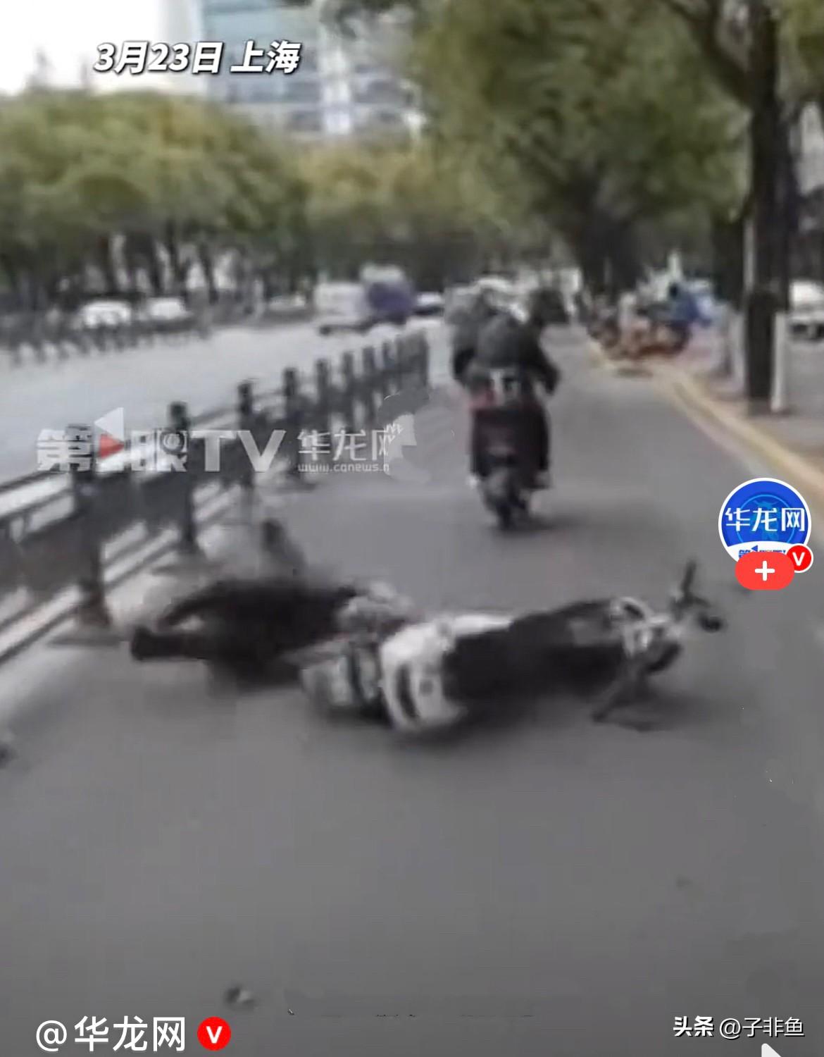 近日，上海上班早高峰的时候，一位大叔在非机动车道上正常骑电动车，这时后面一穿黑衣