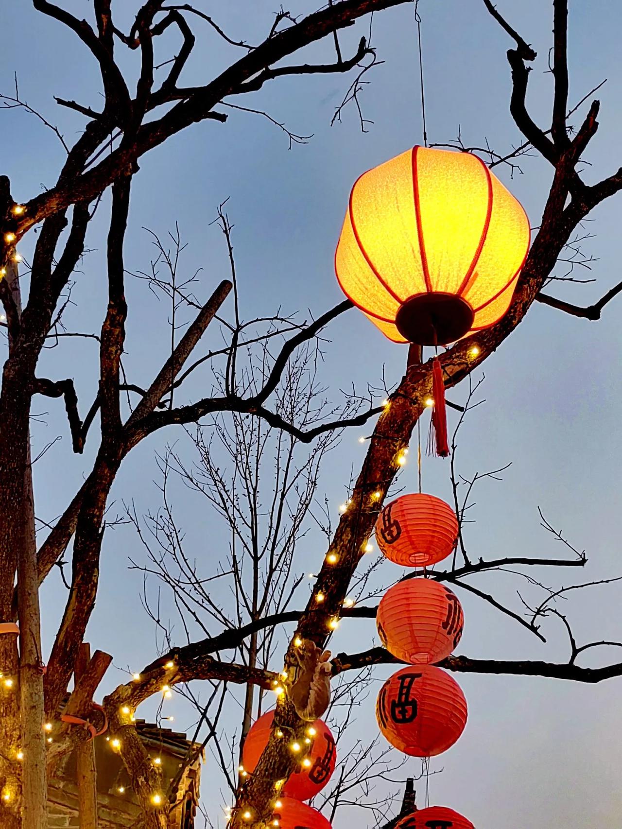 分享一张你最近随手拍的照片吧灯笼🏮🏮🏮🏮高高挂。昨日摄于章丘古城。