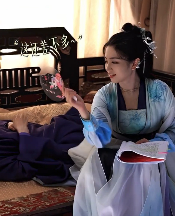 小卫十三用的扇子是阿念款捏。 