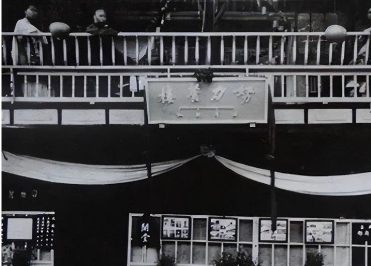 1950年，3名军人到成都三桥南街某餐馆吃饭，进门之后只点了一菜一汤，可老板娘听