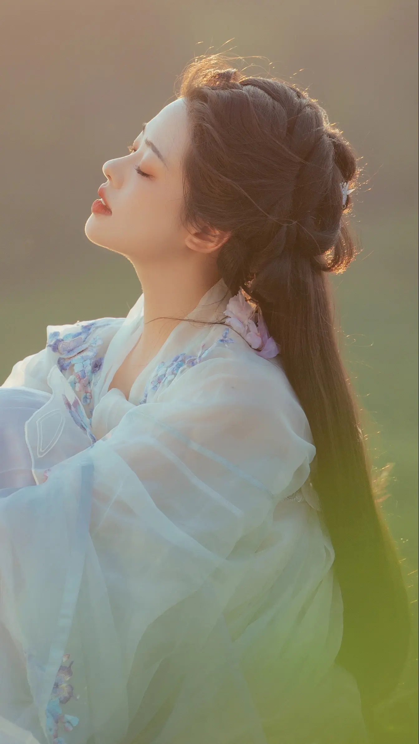 你眼里的星辰大海，是我从未见过的皓月明空。