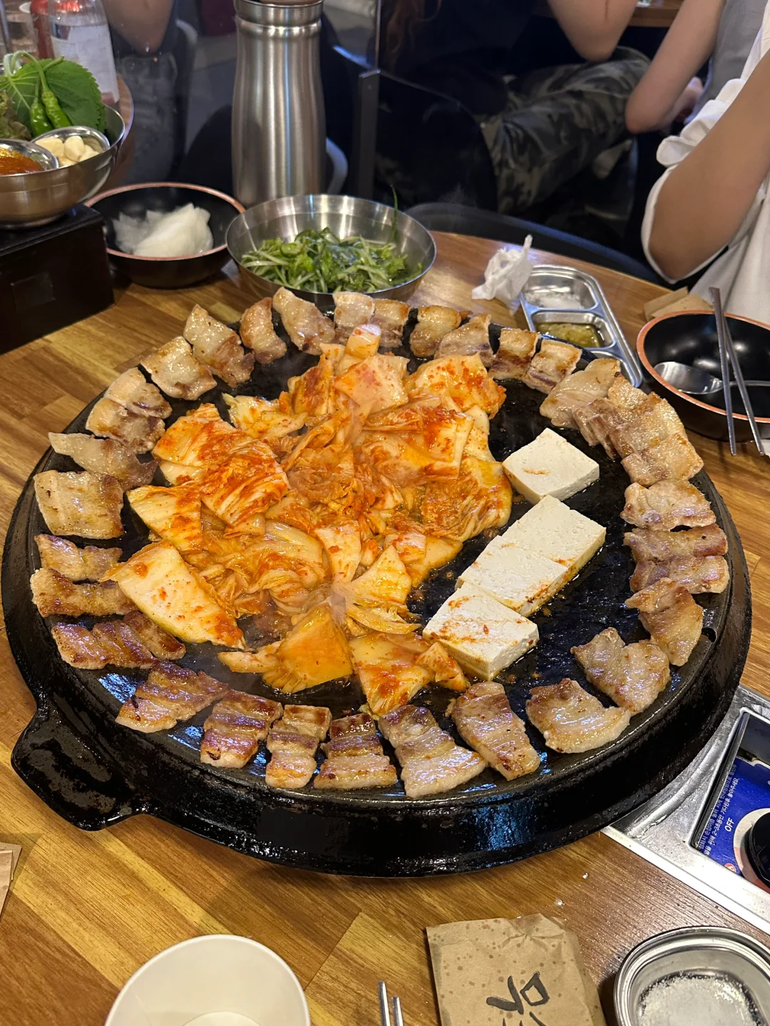 又来韩国瞎逛了🤤这次没当特种兵跟另外两个朋友来滴 等我回深圳剪vlog哦老婆们...