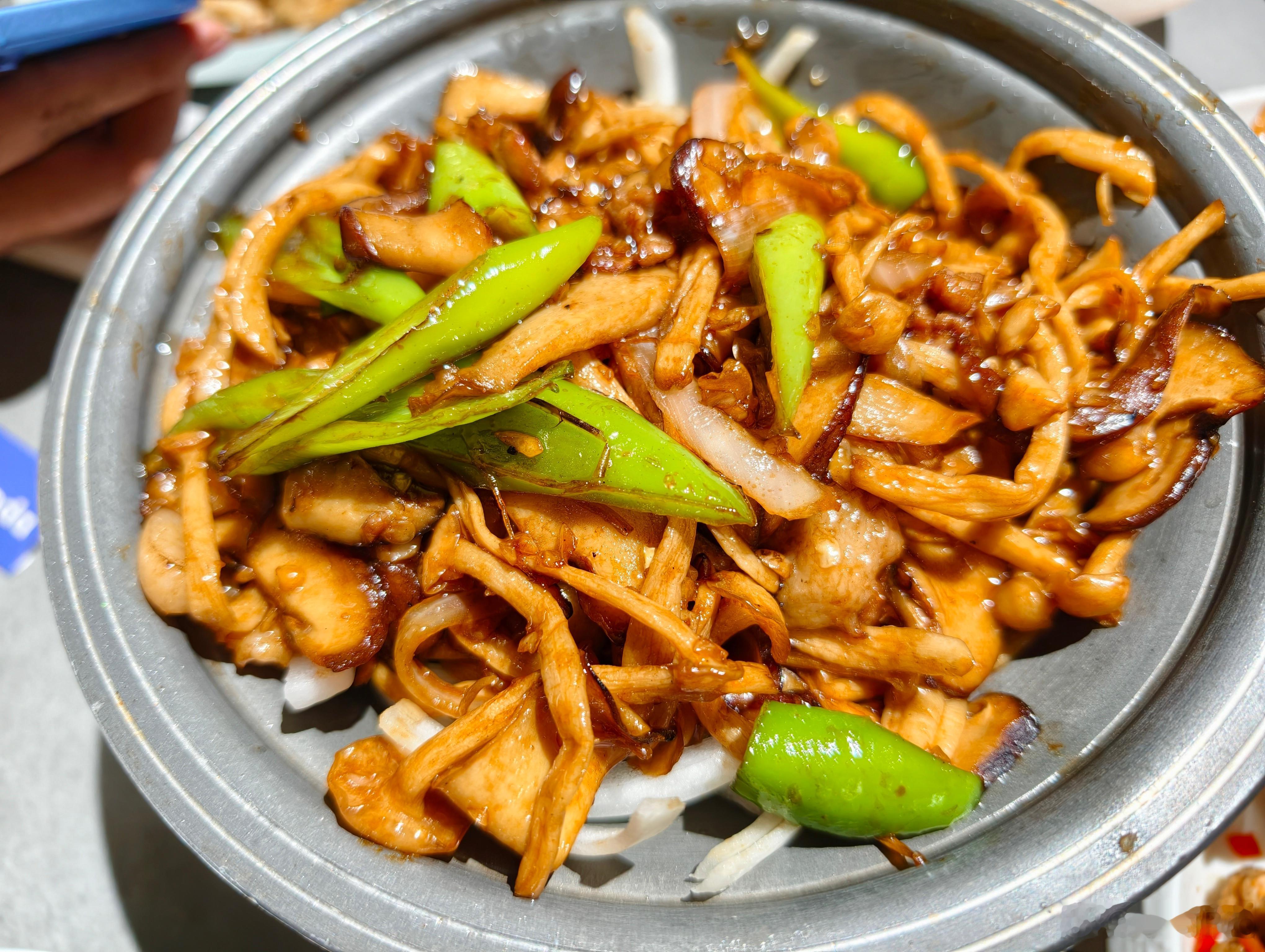 今晚可算是吃了顿好的，菲律宾宿务薄荷岛有名的网红中餐，店名叫熊猫来了，这中餐可不