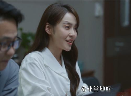 《问心2》，她的眉毛怎么啦？太明显了，大家都发现了吧。 那是她原来的眉弓和眉毛所