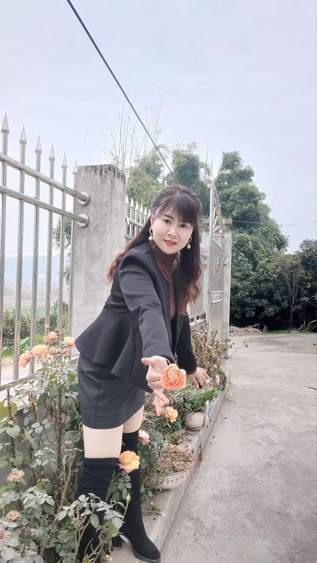 爱你的人不一定等的起你，但等着你的人一定很爱你，人生只需有两次幸运就好...