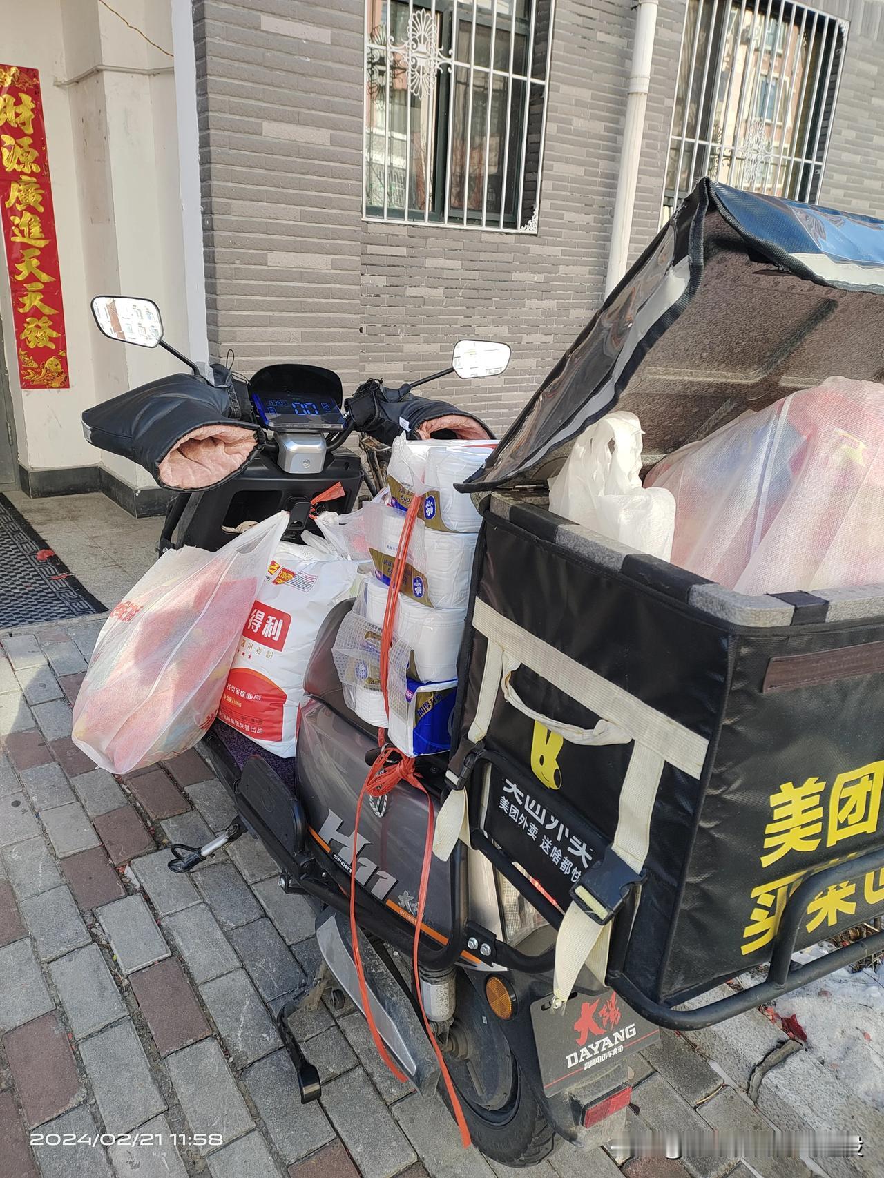上班去了，病假休了半年了，差不多了，投资上班两不误