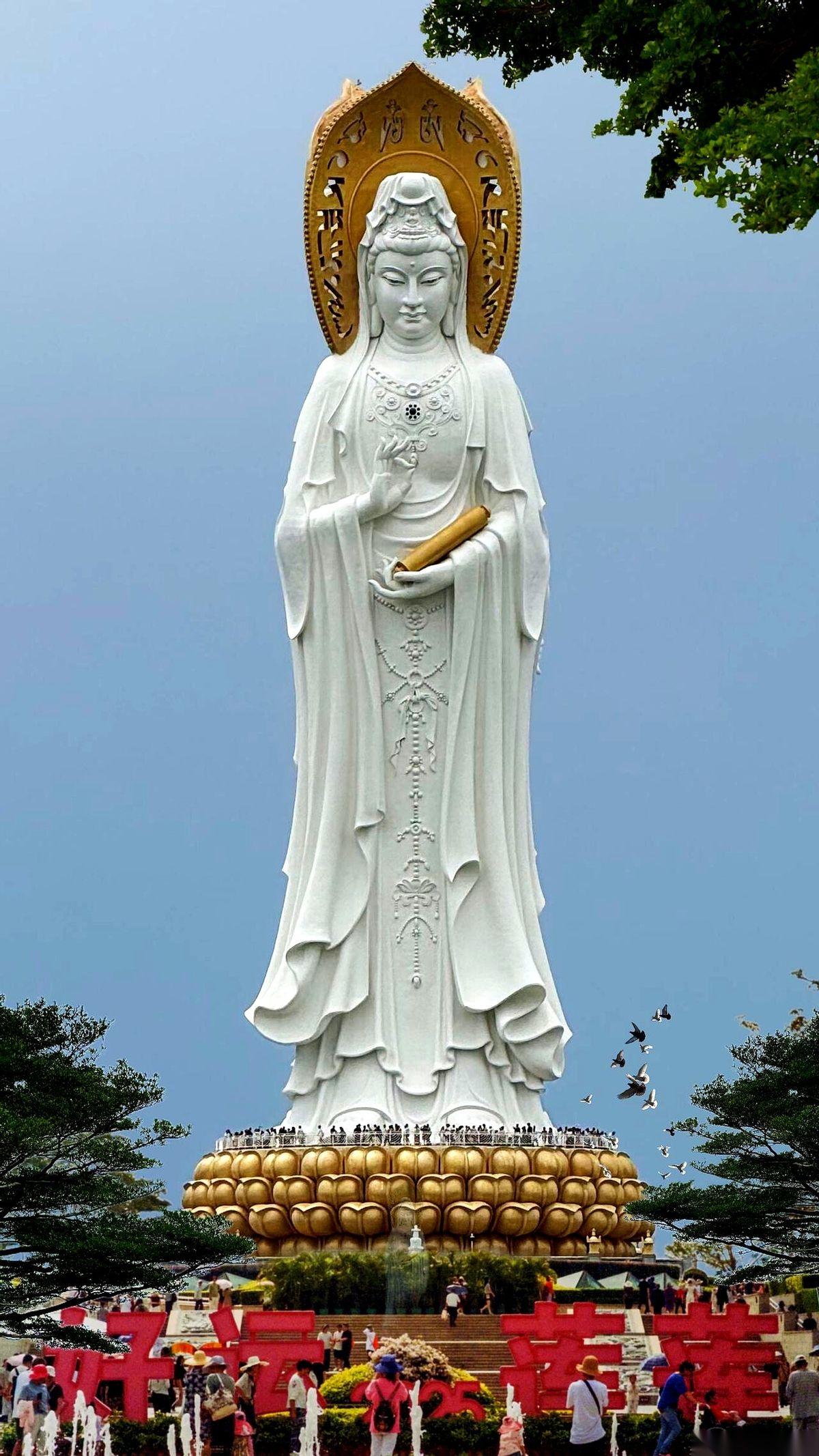 真的，人得被生活榨干一次，才知道海风是什么味道。
站在南海观音脚下那一刻，我脑子