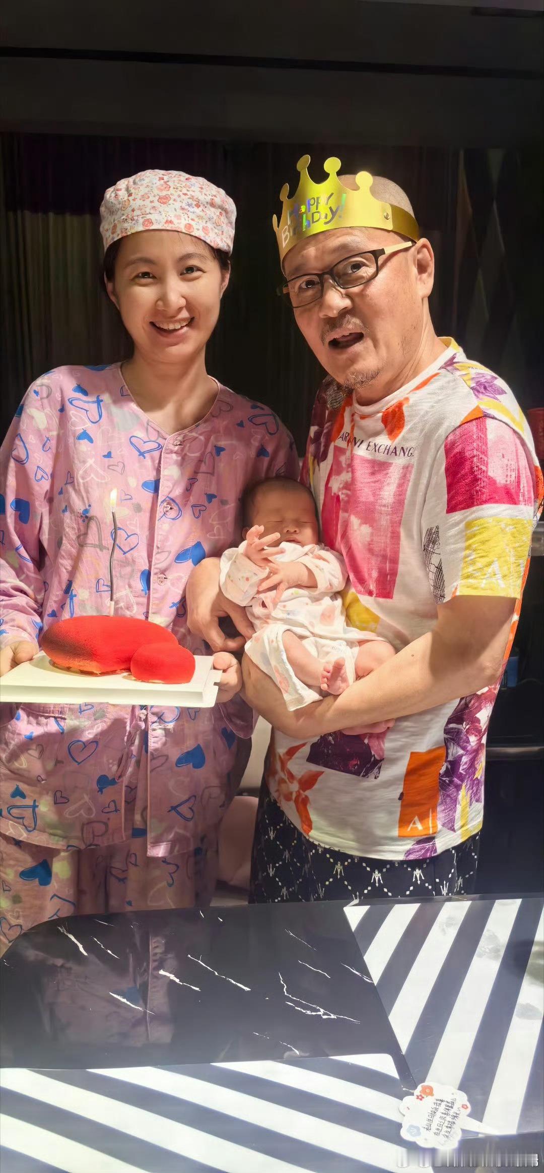 58岁李进得子李进58岁得子据传媒人杜恩湖: 今年58岁的著名歌手和导演“光头”