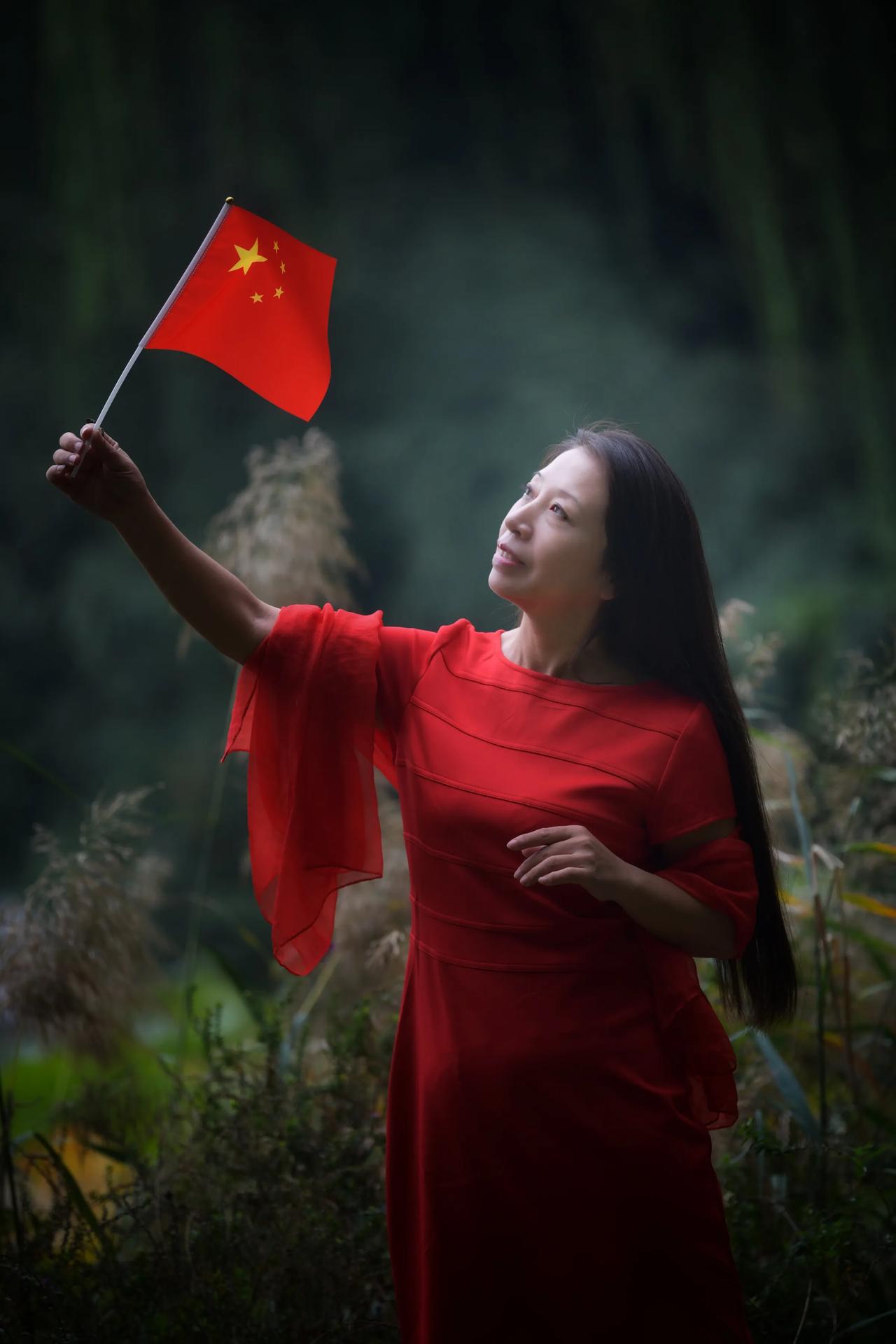 金秋九月，喜迎国庆，拍摄于龙湖公园。#国庆主题约拍中# #我的秋日摄影# #晚秋
