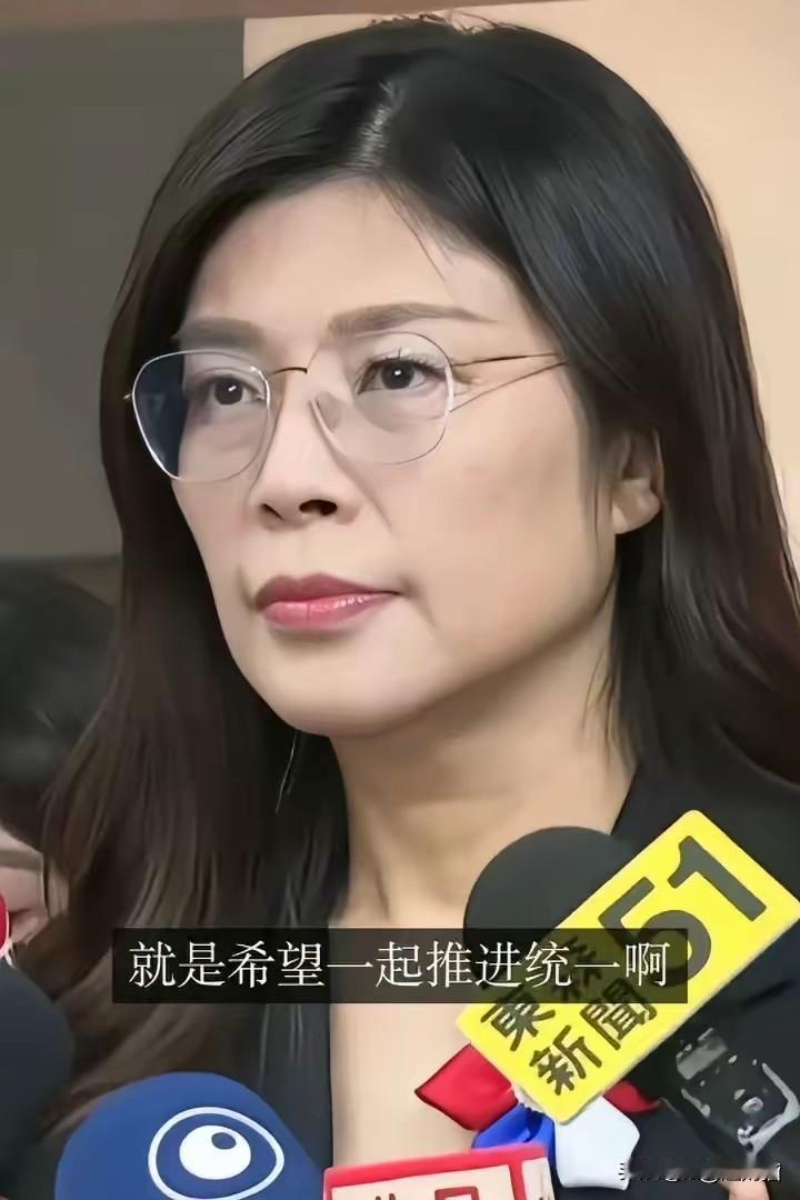郑丽文放话“收拾民进党”：从绿营走出的她，真能逆转战局？
 
郑丽文说“上任后第