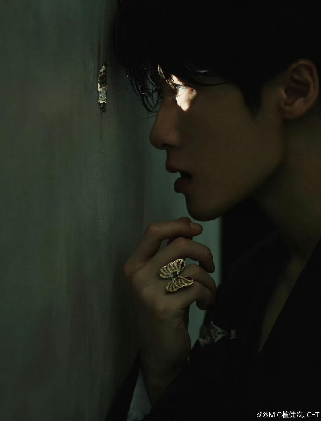 男明星们今天太卷了，星光大赏人均神图，咱内娱今天吃这么好～明暗交错，虚实相间，似