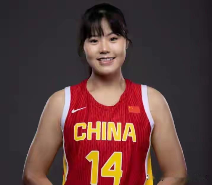 中国女篮传来炸裂喜讯！！！

7月31日国际大牌安德玛官宣签约李月汝，这份代言含
