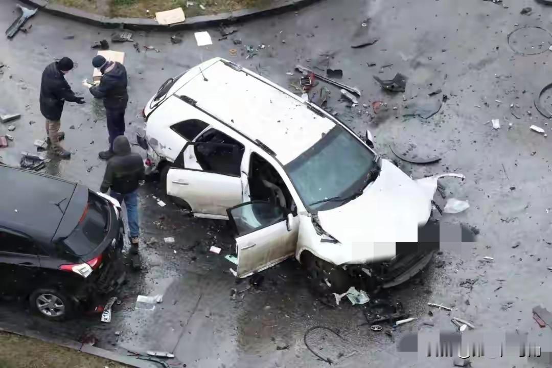 俄罗斯中将萨尔瓦罗夫在莫斯科遇袭身亡，给俄乌战争局势带来了新变数。昨晚，莫斯科街