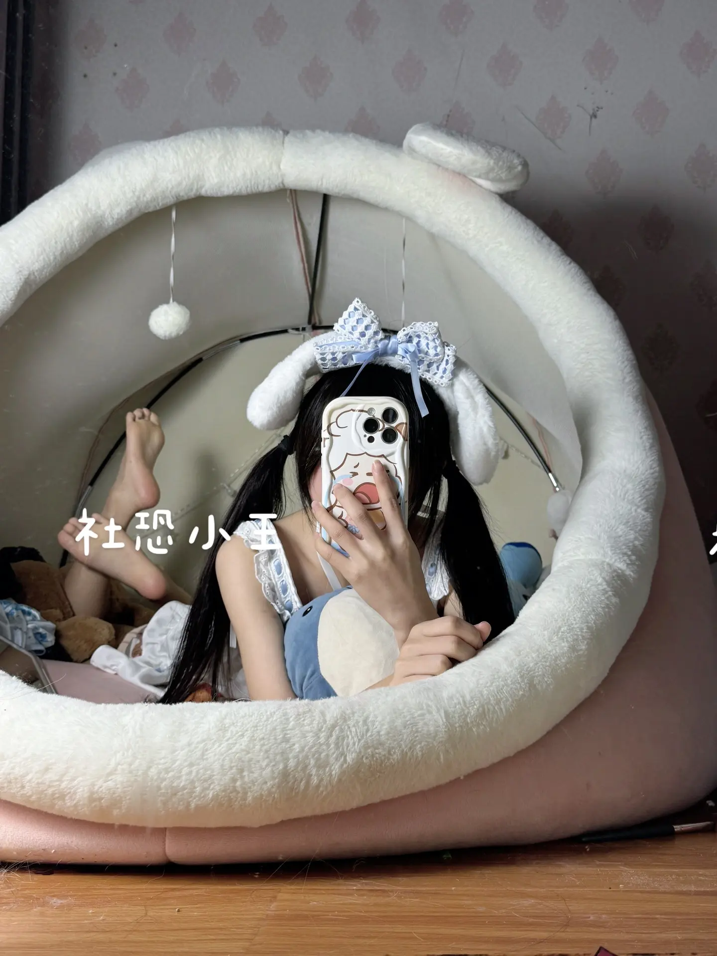我承认我好色，周大福 的金色，卡地亚 的银色，人民币的红色，都是我喜欢的颜色。