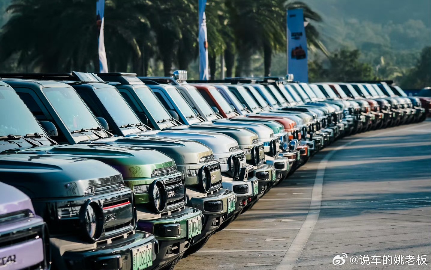 兄弟们！iCAR用户节直接把格局打开了！先说说V27这台“家庭新硬派”，1:1黄