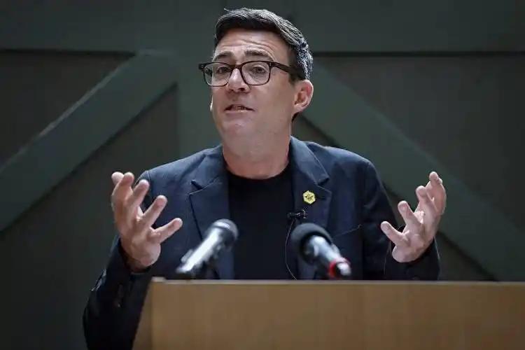 伯纳姆要救英国经济，最大的障碍从来不是保守党。 当前英国经济已经连续两个季度零增