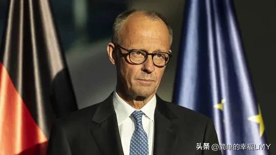 西方衰落的遮羞布！德国总理默茨在纪念德国统一 35 周年的仪式上发表讲话时承认，