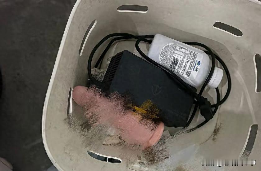 “太恶心了！”河南郑州，女子下班时准备骑电动车回家，可刚坐上车子就被车筐里一个粉
