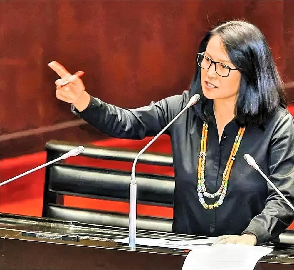 一、立场核心（一句话）
 
坚持一个中国、反对“台独”、主张两岸和平统一；将原住