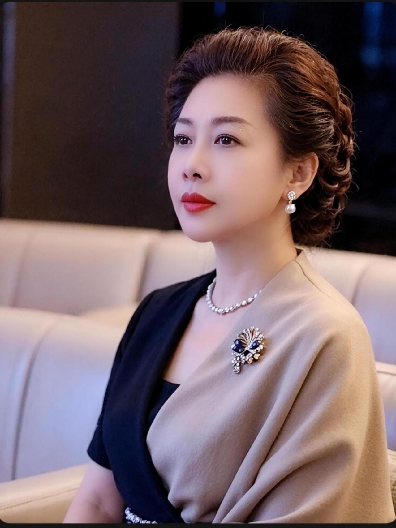 AI优雅职场照 随变ai随便玩